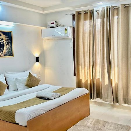 Aura Luxury Studio I Couple Friendly I Near Golf Course Road, Sector 57, Gurgaon Exterior photo