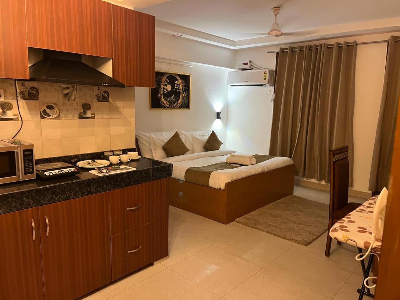Aura Luxury Studio I Couple Friendly I Near Golf Course Road, Sector 57, Gurgaon Exterior photo