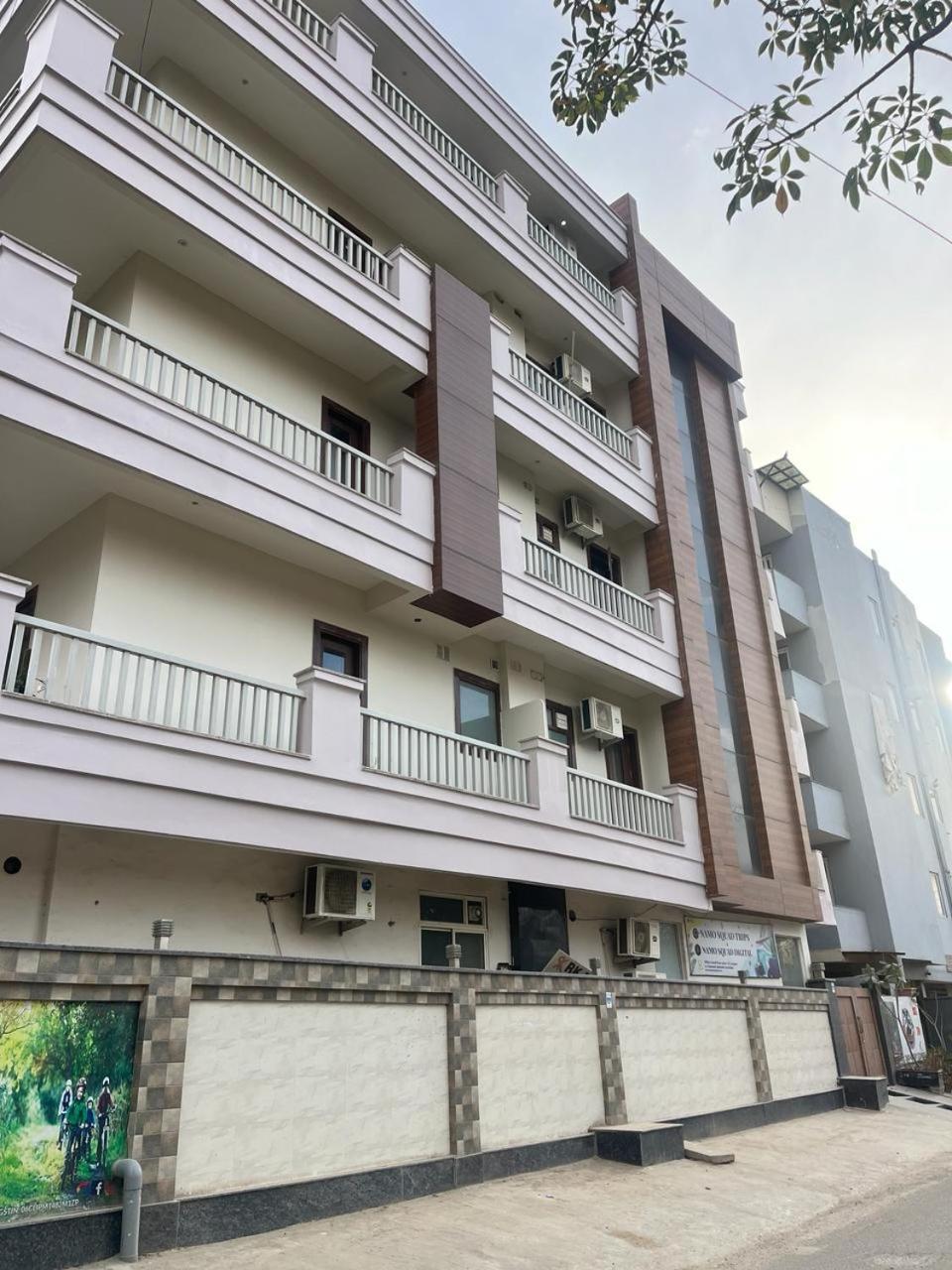 Aura Luxury Studio I Couple Friendly I Near Golf Course Road, Sector 57, Gurgaon Exterior photo