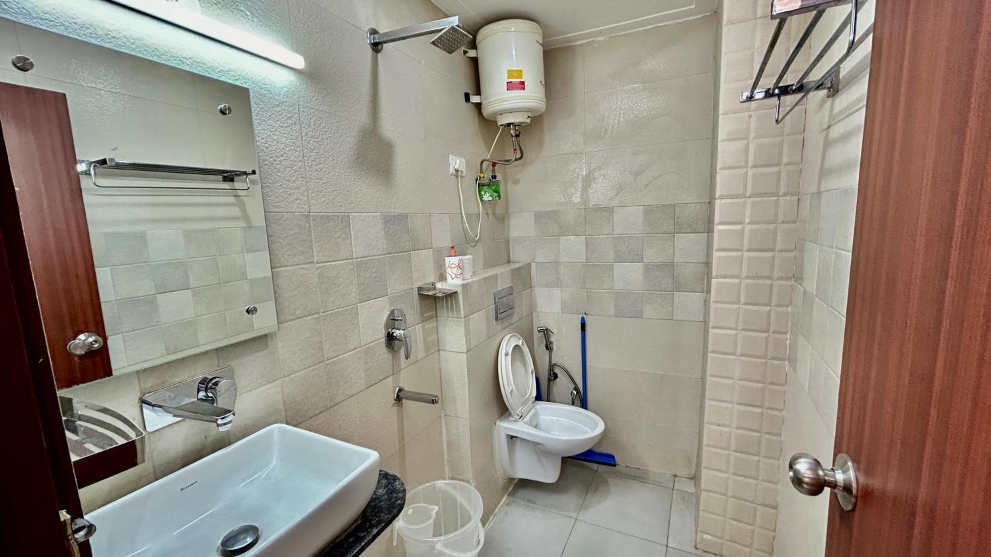 Aura Luxury Studio I Couple Friendly I Near Golf Course Road, Sector 57, Gurgaon Exterior photo