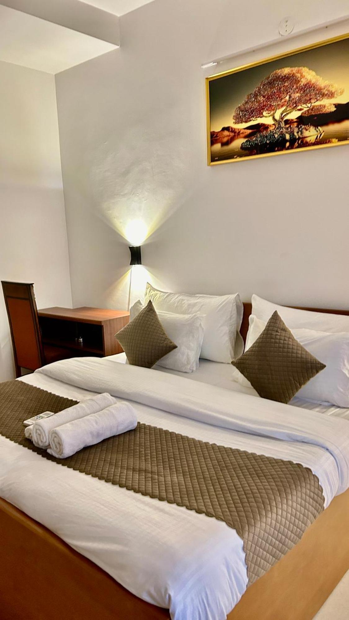 Aura Luxury Studio I Couple Friendly I Near Golf Course Road, Sector 57, Gurgaon Exterior photo