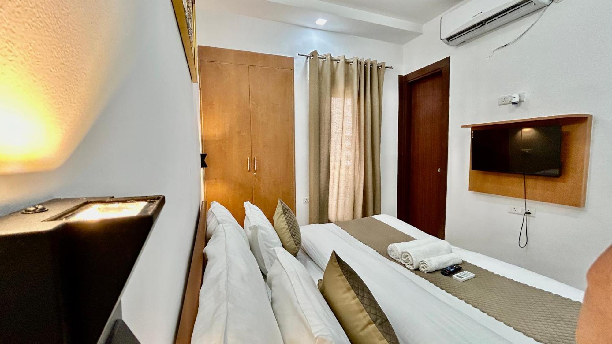 Aura Luxury Studio I Couple Friendly I Near Golf Course Road, Sector 57, Gurgaon Exterior photo