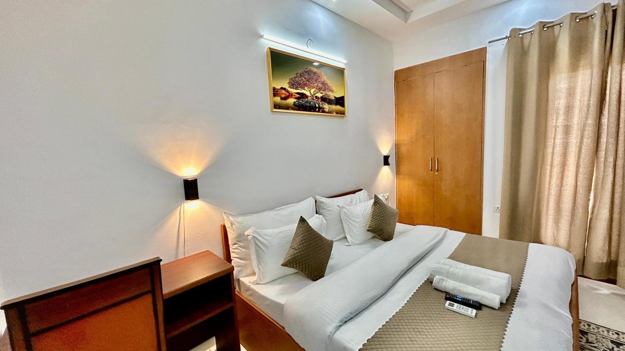 Aura Luxury Studio I Couple Friendly I Near Golf Course Road, Sector 57, Gurgaon Exterior photo