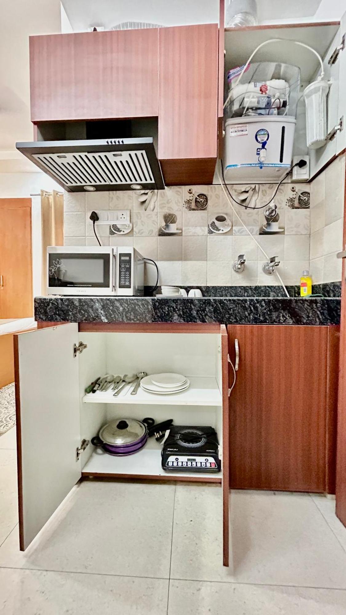 Aura Luxury Studio I Couple Friendly I Near Golf Course Road, Sector 57, Gurgaon Exterior photo
