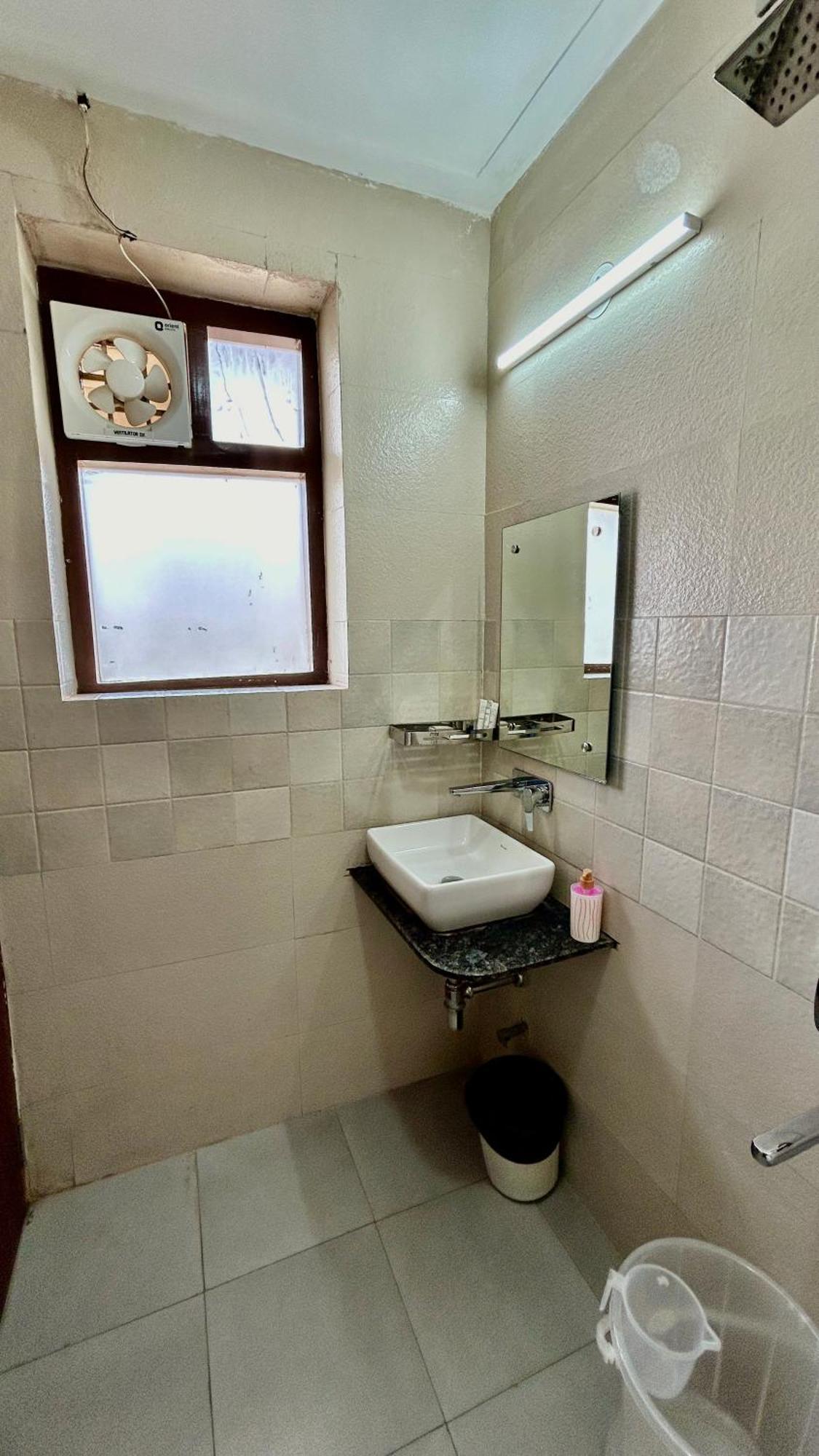 Aura Luxury Studio I Couple Friendly I Near Golf Course Road, Sector 57, Gurgaon Exterior photo