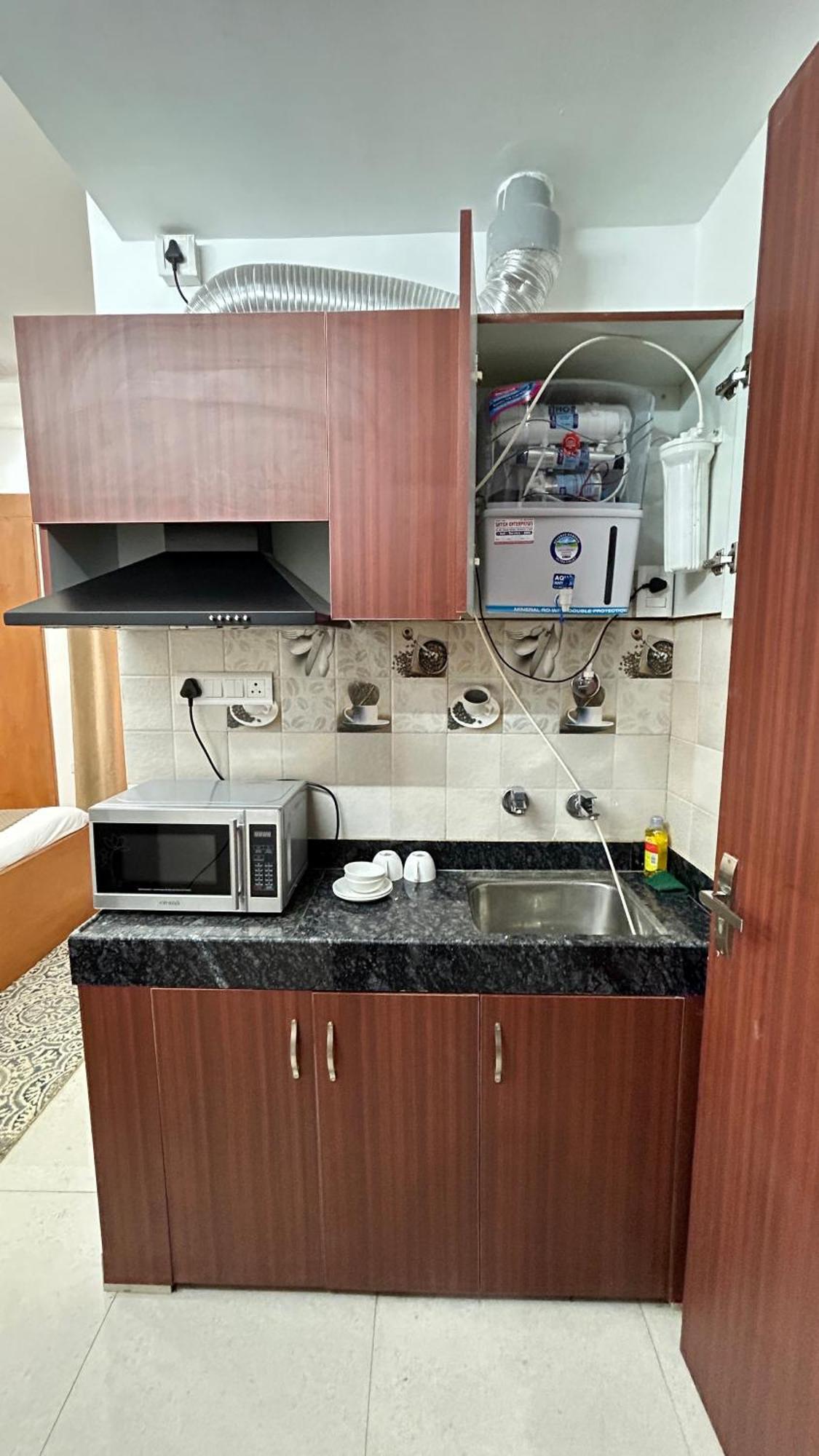 Aura Luxury Studio I Couple Friendly I Near Golf Course Road, Sector 57, Gurgaon Exterior photo