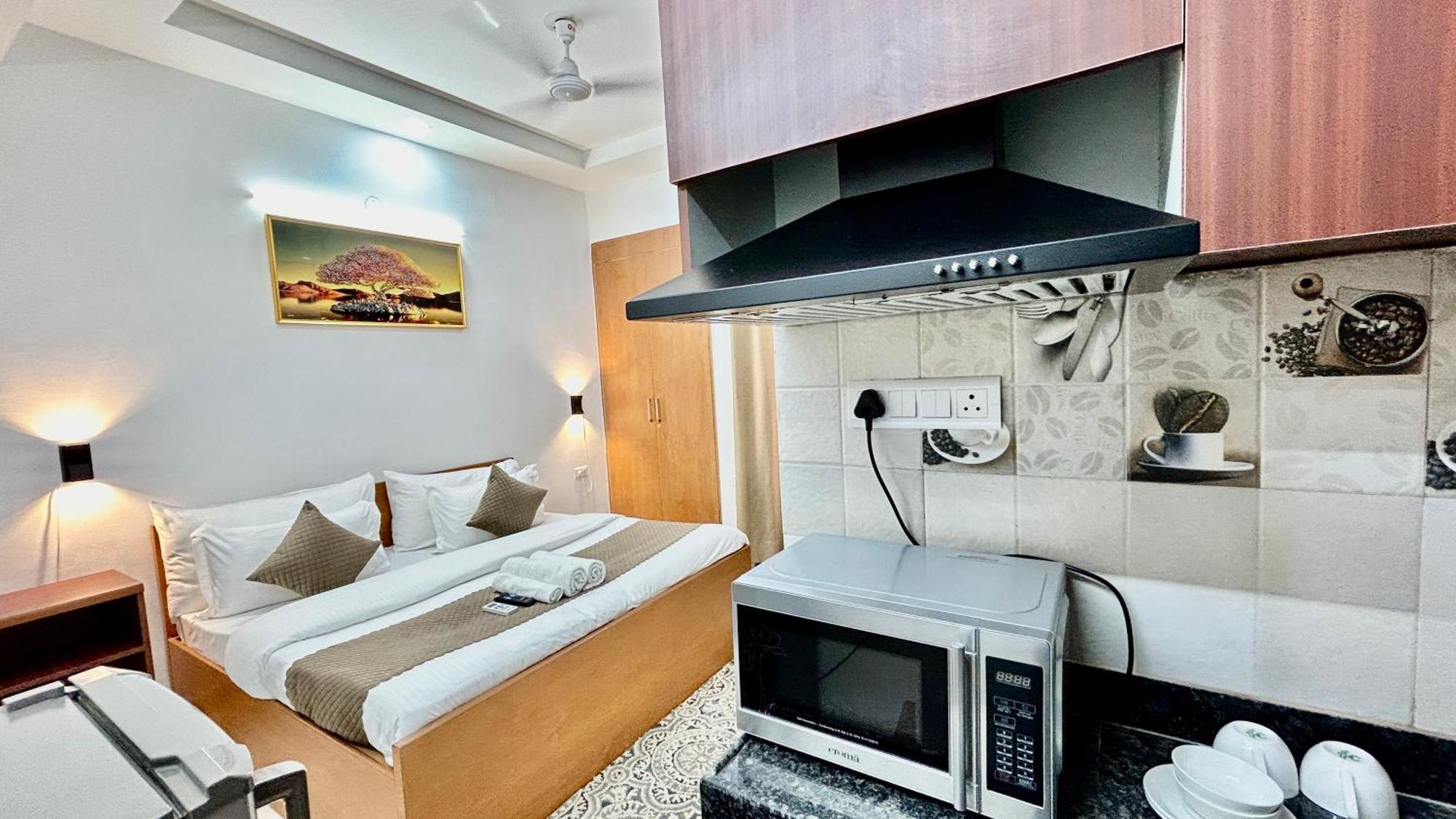 Aura Luxury Studio I Couple Friendly I Near Golf Course Road, Sector 57, Gurgaon Exterior photo